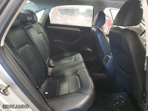 2014 Volkswagen Passat SE with VIN 1VWBP7A3XEC001570, listed as a Copart auction lot 45504675 with 139,112 mi miles and Clean Title. Bid and sale history available at carsss.com. Image 10.
