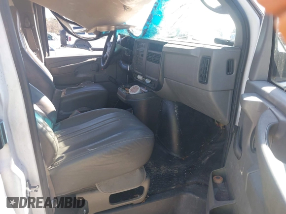 2004 GMC Savana Cargo Van Y3H Paratransit with VIN 1GTHG39U741126300, listed as a IAAI auction lot 41363236 with 247,746 mi miles. Bid and sale history available at carsss.com. Image 5.