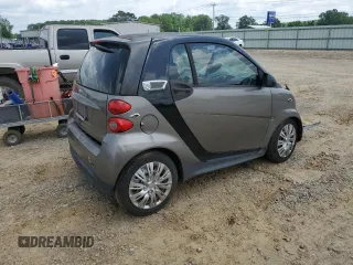 2013 Smart fortwo Pure z VIN WMEEJ3BA7DK678251, wystawiony jako Copart lot #54522125 z przebiegiem Nie podano mil oraz Tytuł czysty. Historia ofert i sprzedaży dostępna na DreamBid. Obrazek 3.