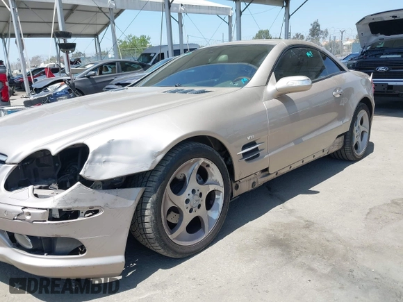 2005 Mercedes-Benz SL 500 z VIN WDBSK75F75F090730, wystawiony jako IAAI lot #42278730 z przebiegiem 83 765 mil mil oraz . Historia ofert i sprzedaży dostępna na DreamBid. Obrazek 6.