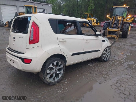 2013 Kia Soul + with VIN KNDJT2A60D7775664, listed as a IAAI auction lot 37577938 with 1 mi miles. Bid and sale history available at carsss.com. Image 4.