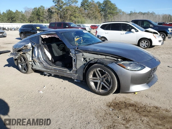 2024 Nissan Z Sport с VIN JN1BZ4AH8RM363245, выставлен на аукционе Copart как лот 88665935 с пробегом 8 087 миль миль и Списание • Salvage title. История ставок и продаж доступна на DreamBid. Изображение 4.