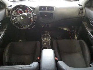 2015 Mitsubishi Outlander ES z VIN 4A4AR3AU6FE008170, wystawiony jako Copart lot #55080575 z przebiegiem 125 125 mil mil oraz Szkoda całkowita • Salvage title. Historia ofert i sprzedaży dostępna na DreamBid. Obrazek 8.