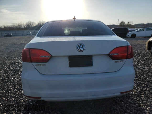 2013 Volkswagen Jetta SE with VIN 3VWDX7AJ8DM210472, listed as a Copart auction lot 44697165 with 132,736 mi miles and Salvage title. Bid and sale history available at DreamBid. Image 6.