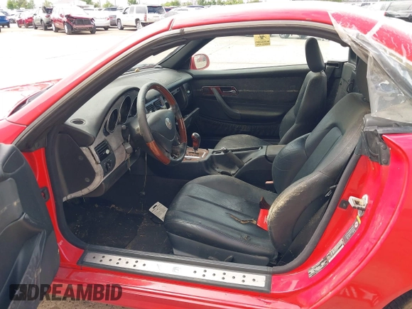 2001 Mercedes-Benz SLK 230/320 z VIN WDBKK65F31F223603, wystawiony jako IAAI lot #42307611 z przebiegiem 136 357 mil mil oraz . Historia ofert i sprzedaży dostępna na DreamBid. Obrazek 8.