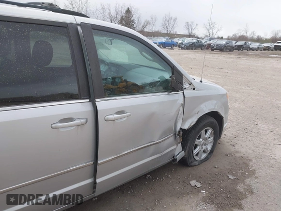 2010 Chrysler Town & Country Touring with VIN 2A4RR5D1XAR195748, listed as a IAAI auction lot 42029882 with 136,905 mi miles. Bid and sale history available at carsss.com. Image 6.
