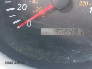 2005 Toyota Highlander z VIN JTEEP21A150093876, wystawiony jako IAAI lot #41808749 z przebiegiem 308 481 mil mil oraz . Historia ofert i sprzedaży dostępna na DreamBid. Obrazek 15.