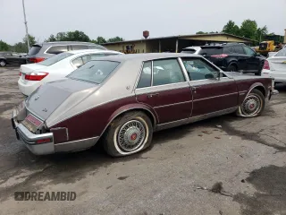 1983 Cadillac Seville z VIN 1G6AS6983DE800569, wystawiony jako Copart lot #62057784 z przebiegiem 50 322 mil mil oraz Tytuł czysty. Historia ofert i sprzedaży dostępna na DreamBid. Obrazek 3.