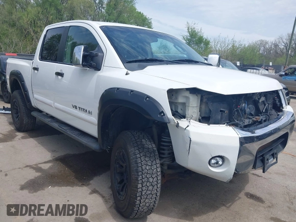 2005 Nissan Titan LE with VIN 1N6AA07BX5N525048, listed as a IAAI auction lot 41984150 with 242,321 mi miles. Bid and sale history available at carsss.com. Image 1.