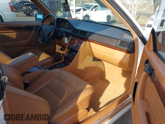 1994 Mercedes-Benz E z VIN WDBEA52E0RC079107, wystawiony jako IAAI lot #41932270 z przebiegiem 187 928 mil mil oraz . Historia ofert i sprzedaży dostępna na DreamBid. Obrazek 5.