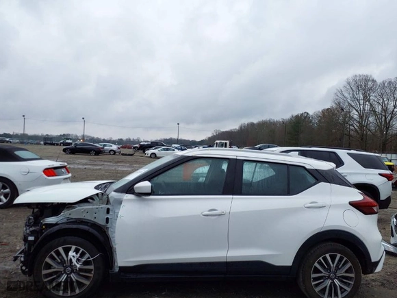 2021 Nissan Kicks SV with VIN 3N1CP5CV9ML501123, listed as a IAAI auction lot 41622830 with 100,000 mi miles. Bid and sale history available at carsss.com. Image 15.