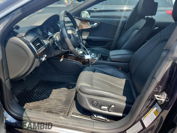2016 Audi A7 z VIN WAU2MBFC1GN018267, wystawiony jako Copart lot #62498205 z przebiegiem 43 072 mil mil oraz Szkoda całkowita • Salvage title. Historia ofert i sprzedaży dostępna na DreamBid. Obrazek 7.