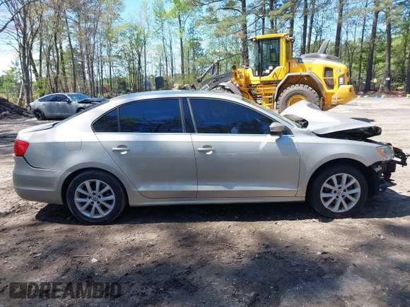 2013 Volkswagen Jetta SE with VIN 3VWDX7AJ9DM253430, listed as a IAAI auction lot 41997354 with 97,493 mi miles and . Bid and sale history available at DreamBid. Image 13.