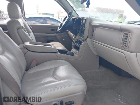 2004 Chevrolet Suburban LT with VIN 1GNEC16Z94J104406, listed as a IAAI auction lot 40114761 with 243,468 mi miles. Bid and sale history available at carsss.com. Image 5.