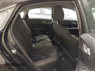 2021 Kia Forte LXS z VIN 3KPF24AD3ME262766, wystawiony jako IAAI lot #42232564 z przebiegiem 14 902 mil mil oraz . Historia ofert i sprzedaży dostępna na DreamBid. Obrazek 8.