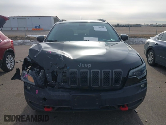 2019 Jeep Cherokee Trailhawk Elite with VIN 1C4PJMBX0KD395421, listed as a IAAI auction lot 41265048 with 70,070 mi miles. Bid and sale history available at carsss.com. Image 12.