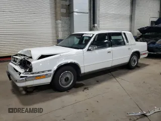 1991 Chrysler New Yorker z VIN 1C3XY66R1MD290977, wystawiony jako Copart lot #83359124 z przebiegiem 98 611 mil mil oraz Szkody całkowita. Historia ofert i sprzedaży dostępna na DreamBid. Obrazek 1.