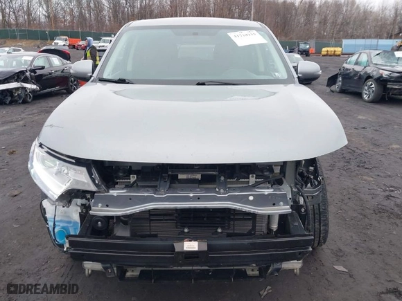 2017 Mitsubishi Outlander SE with VIN JA4AZ3A38HZ008370, listed as a IAAI auction lot 41718119 with 73,446 mi miles. Bid and sale history available at carsss.com. Image 6.