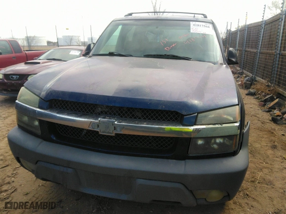 2002 Chevrolet Avalanche with VIN 3GNEK13T62G127112, listed as a IAAI auction lot 41817568 with 180,672 mi miles. Bid and sale history available at carsss.com. Image 12.