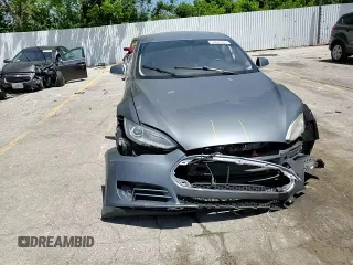 2014 Tesla Model S 60 z VIN 5YJSA1H13EFP36058, wystawiony jako Copart lot #57041725 z przebiegiem Nie podano mil oraz Szkoda całkowita • Salvage title. Historia ofert i sprzedaży dostępna na DreamBid. Obrazek 13.