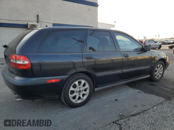 2001 Volvo V40 z VIN YV1VW29551F747214, wystawiony jako Copart lot #44844735 z przebiegiem 183 144 mil mil oraz Czysty tytuł • Clean title. Historia ofert i sprzedaży dostępna na DreamBid. Obrazek 3.