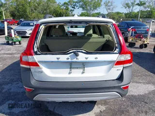 2014 Volvo XC70 3.2L with VIN YV4952BZ5E1186231, listed as a IAAI auction lot 41875901 with 109,875 mi miles and . Bid and sale history available at DreamBid. Image 16.