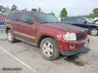 2007 Jeep Grand Cherokee Laredo with VIN 1J8GR48K27C535382, listed as a IAAI auction lot 42013097 with 180,554 mi miles. Bid and sale history available at carsss.com. Image 1.