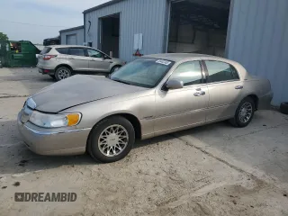 2000 Lincoln Town Car Signature с VIN 1LNHM82WXYY902011, выставлен на аукционе Copart как лот 59402385 с пробегом 130 055 миль миль и Списание • Salvage title. История ставок и продаж доступна на DreamBid. Изображение 1.