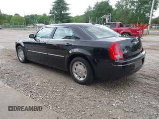 2006 Chrysler 300 Touring z VIN 2C3KA53G06H114908, wystawiony jako IAAI lot #42264556 z przebiegiem 102 320 mil mil oraz . Historia ofert i sprzedaży dostępna na DreamBid. Obrazek 3.