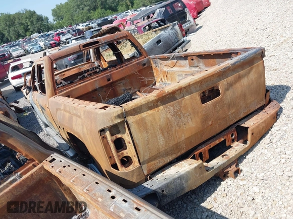 2018 GMC Sierra 2500HD Denali z VIN 1GT12UEG7JF169961, wystawiony jako IAAI lot #37206408 z przebiegiem Nie podano mil oraz . Historia ofert i sprzedaży dostępna na DreamBid. Obrazek 3.
