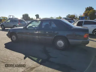 1992 Mercedes-Benz 300 with VIN WDBEA30D7NB601357, listed as a Copart auction lot 75703834 with 22,051 mi miles and Clean Title. Bid and sale history available at carsss.com. Image 2.
