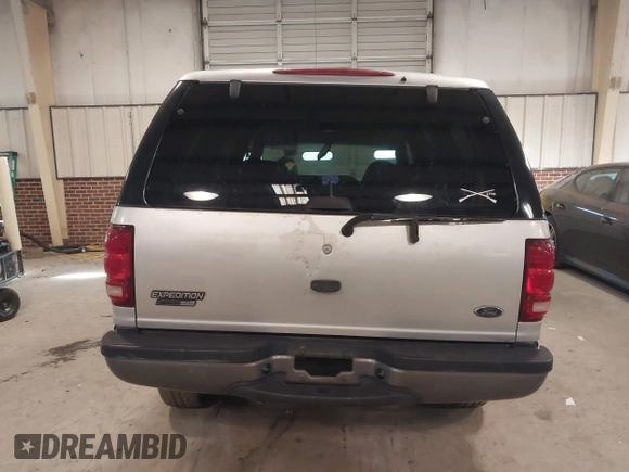 2000 Ford Expedition XLT with VIN 1FMRU1569YLB32940, listed as a IAAI auction lot 41316582 with 290,095 mi miles. Bid and sale history available at carsss.com. Image 16.