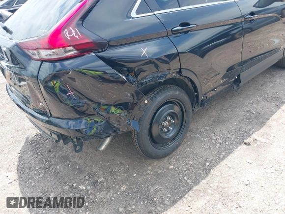 2025 Mitsubishi Eclipse Cross SE z VIN JA4ATWAA5SZ004141, wystawiony jako IAAI lot #42188861 z przebiegiem 7 481 mil mil oraz . Historia ofert i sprzedaży dostępna na DreamBid. Obrazek 6.