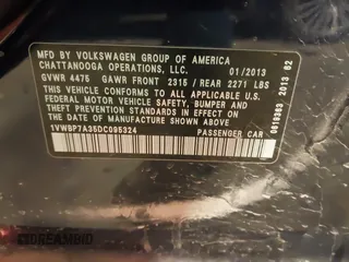 2013 Volkswagen Passat SE z VIN 1VWBP7A35DC095324, wystawiony jako IAAI lot #41970168 z przebiegiem 141 349 mil mil oraz . Historia ofert i sprzedaży dostępna na DreamBid. Obrazek 9.