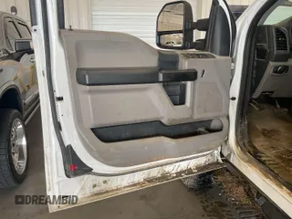 2019 Ford F-250 XL z VIN 1FT7X2B64KEC60947, wystawiony jako IAAI lot #42674456 z przebiegiem 117 379 mil mil oraz . Historia ofert i sprzedaży dostępna na DreamBid. Obrazek 20.