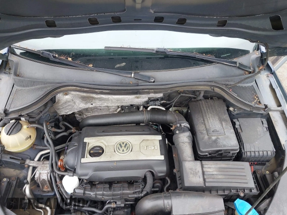 2012 Volkswagen Tiguan SE with VIN WVGBV7AX7CW552641, listed as a IAAI auction lot 42547566 with 184,617 mi miles and . Bid and sale history available at DreamBid. Image 10.