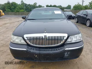 2010 Lincoln Town Car Signature Limited z VIN 2LNBL8CV0AX752950, wystawiony jako IAAI lot #42381722 z przebiegiem 127 200 mil mil oraz . Historia ofert i sprzedaży dostępna na DreamBid. Obrazek 6.