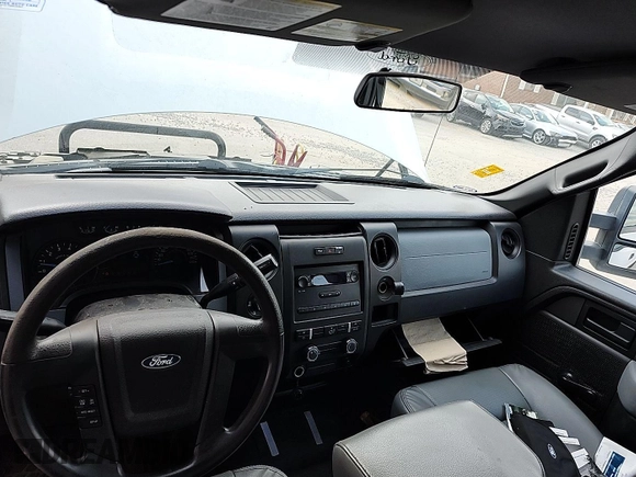 2013 Ford F-150 XL z VIN 1FTFX1EF3DKE62863, wystawiony jako IAAI lot #42561400 z przebiegiem 214 982 mil mil oraz . Historia ofert i sprzedaży dostępna na DreamBid. Obrazek 4.