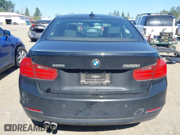 2015 BMW 3 Series 328i xDrive z VIN WBA3B5C52FF962217, wystawiony jako IAAI lot #42381116 z przebiegiem 72 777 mil mil oraz . Historia ofert i sprzedaży dostępna na DreamBid. Obrazek 17.