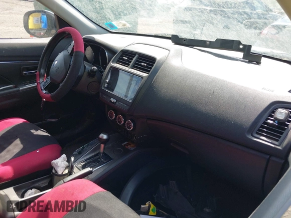 2018 Mitsubishi Outlander SE z VIN JA4AP3AW3JU011695, wystawiony jako IAAI lot #42144112 z przebiegiem 69 228 mil mil oraz . Historia ofert i sprzedaży dostępna na DreamBid. Obrazek 5.