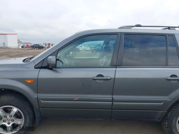 2008 Honda Pilot EX-L with VIN 5FNYF18748B029474, listed as a IAAI auction lot 41711002 with 185,035 mi miles. Bid and sale history available at carsss.com. Image 15.