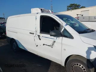 2017 Mercedes-Benz Metris Cargo z VIN WD3PG2EA2H3222972, wystawiony jako IAAI lot #42116177 z przebiegiem 119 839 mil mil oraz . Historia ofert i sprzedaży dostępna na DreamBid. Obrazek 6.