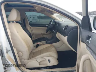 2014 Volkswagen Jetta TDI w/Sunroof & Nav with VIN 3VWPL7AJ7EM617385, listed as a IAAI auction lot 42012881 with 98,015 mi miles and . Bid and sale history available at DreamBid. Image 5.