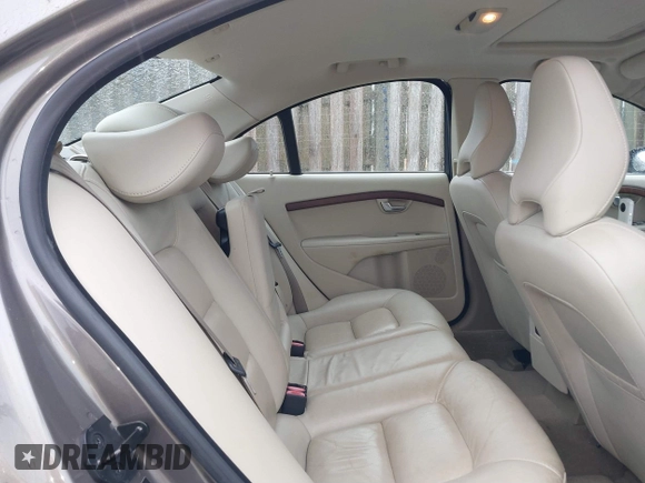2011 Volvo S80 3.2L with VIN YV1940AS2B1148864, listed as a IAAI auction lot 41721256 with 92,714 mi miles. Bid and sale history available at carsss.com. Image 8.