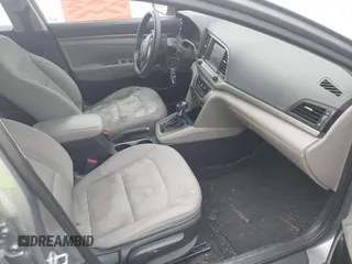 2017 Hyundai Elantra SE z VIN 5NPD84LF8HH007410, wystawiony jako IAAI lot #42023627 z przebiegiem 154 966 mil mil oraz . Historia ofert i sprzedaży dostępna na DreamBid. Obrazek 5.