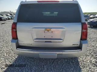 2017 Chevrolet Suburban Premier z VIN 1GNSKJKC4HR316953, wystawiony jako Copart lot #76944884 z przebiegiem 105 753 mil mil oraz Szkoda całkowita • Salvage title. Historia ofert i sprzedaży dostępna na DreamBid. Obrazek 6.