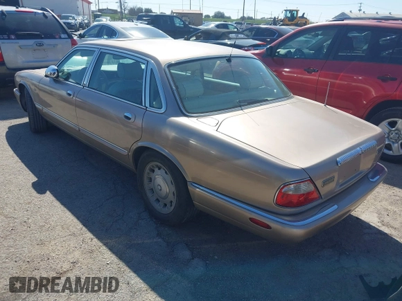 1998 Jaguar XJ Vanden Plas with VIN SAJKX6242WC823240, listed as a IAAI auction lot 41605734 with Not Provided miles and . Bid and sale history available at DreamBid. Image 3.