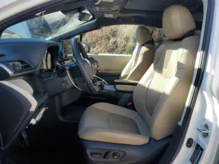 2021 Toyota Sienna Limited with VIN 5TDZSKFC5MS005700, listed as a Copart auction lot 87312734 with 46,623 mi miles and Salvage Title. Bid and sale history available at DreamBid. Image 7.