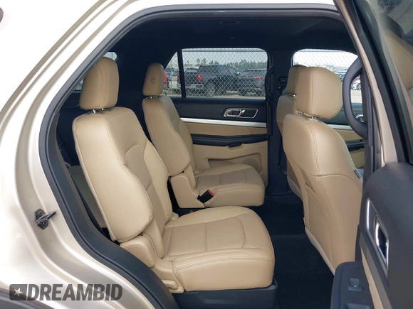 2017 Ford Explorer XLT z VIN 1FM5K7D89HGD85422, wystawiony jako IAAI lot #41787616 z przebiegiem 32 068 mil mil oraz . Historia ofert i sprzedaży dostępna na DreamBid. Obrazek 8.