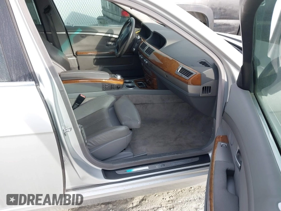 2007 BMW 7 Series 750Li with VIN WBAHN83527DT65211, listed as a IAAI auction lot 41854599 with Not Provided miles. Bid and sale history available at carsss.com. Image 5.